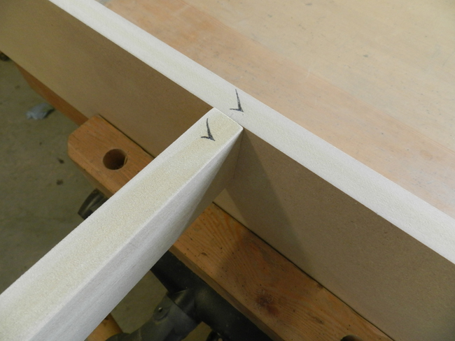 photo of connection between underside cross member support rail and inside of outer rail used to build the coffee table frame