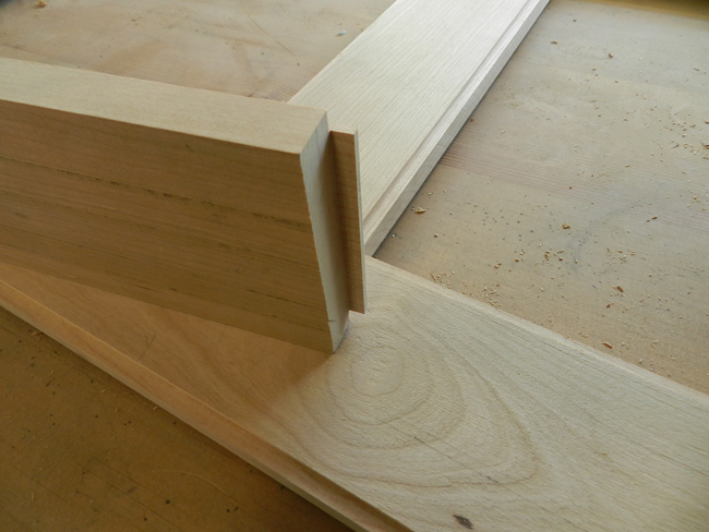 photo of undercut end of glass support board used to build the coffee table top inner section to fit into outer perimeter board