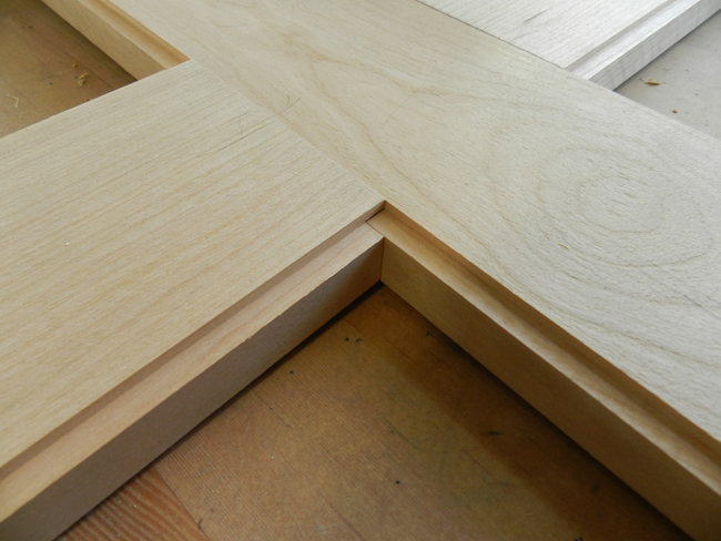 photo of intersection of the glass support boards used to build the coffee table top inner section