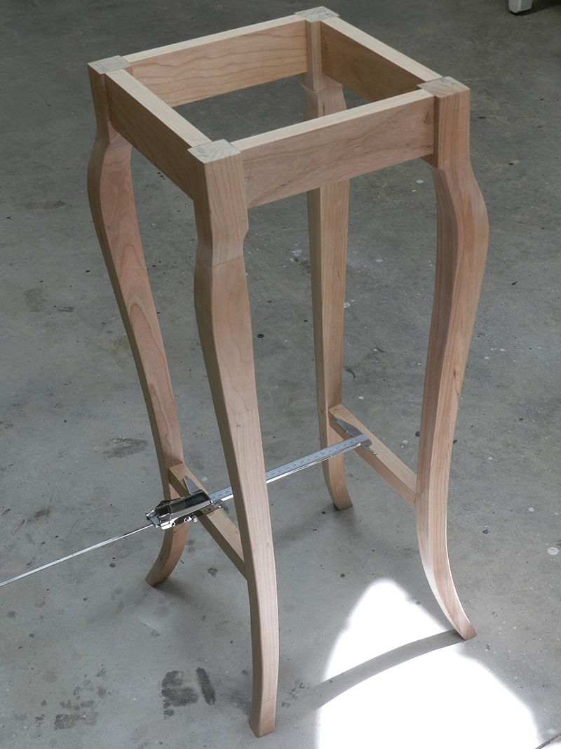 Plant stand project legs and rails dry-fitted to determine the width of the lower shelf.